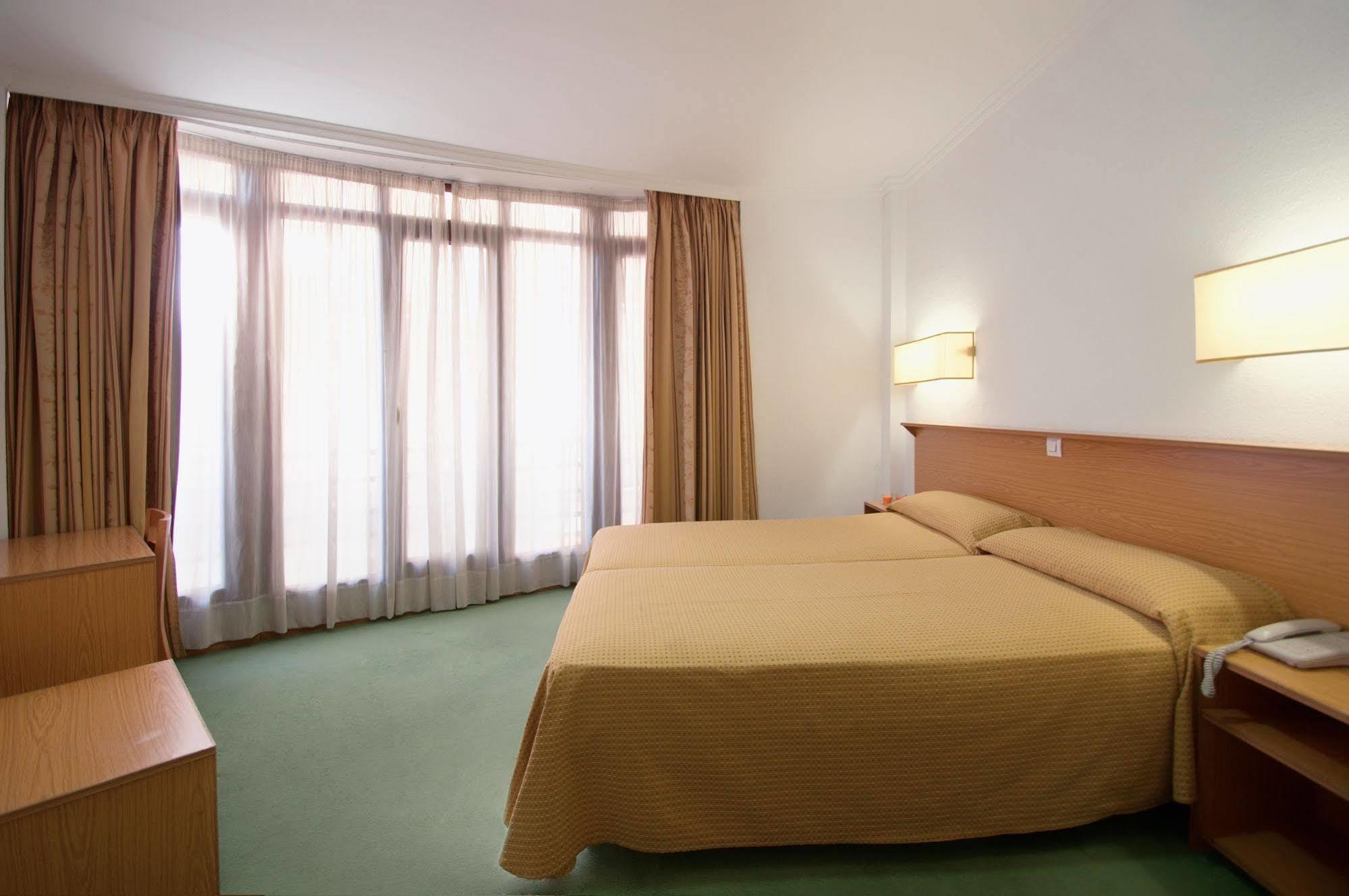 Madrisol Hotel Luaran gambar